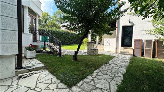 Izdavanje luksuzne kuće na Senjaku 550 m²