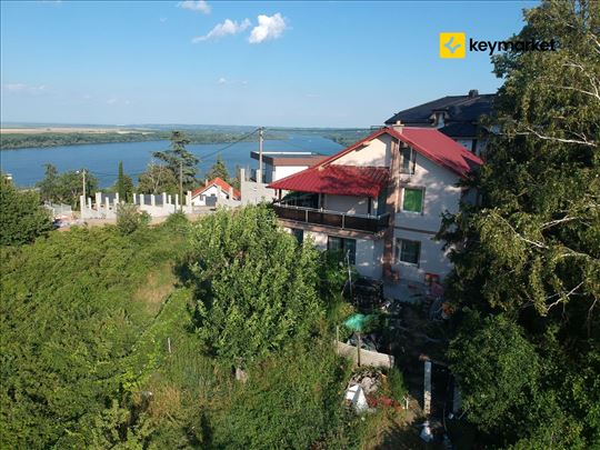 Kuća na jedinstvenom položaju sa pogledom na Dunav