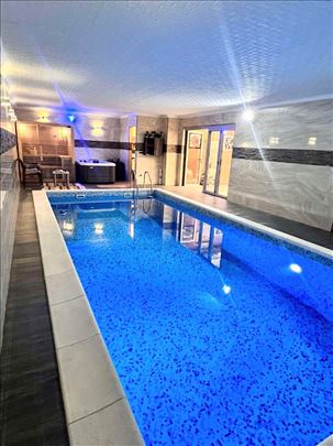 Lux kuća 360 m2, Bazen, Sauna, Đakuzi, 6 Parkinga