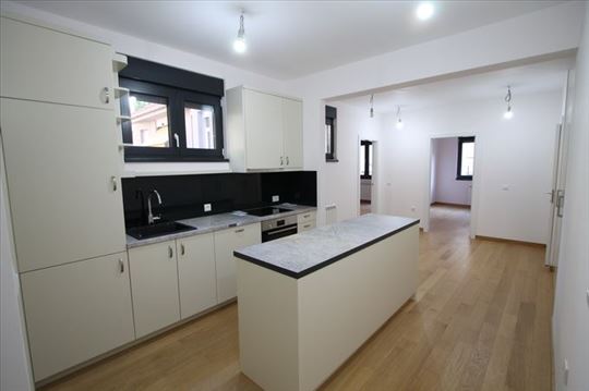 Moderan pp u novoj zgradi, garaža, Vračar, ID 7290