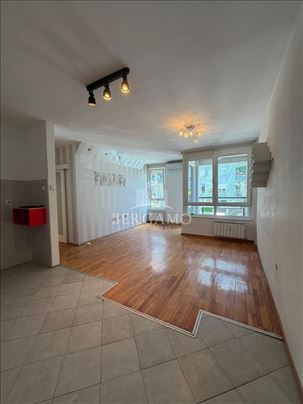Odličan 2.5 stan od 53m² | Blok 72 - Mileve Marić 