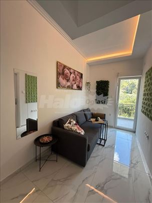 Prodajem kompletno renoviran apartman 50m od mora