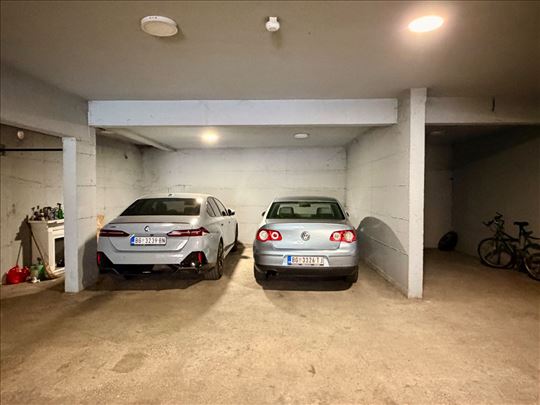 Uknjiženo garažno mesto-Mirijevo 18m2