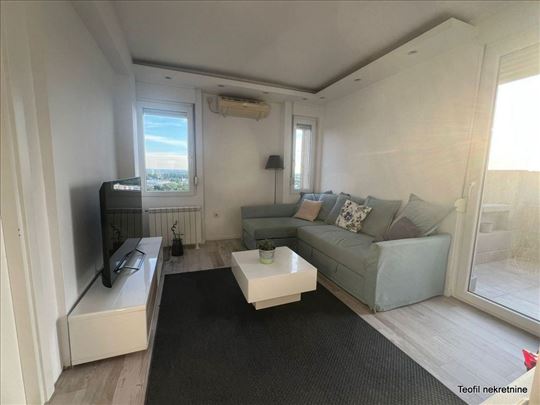 Blok 23 odličan 68m2 (10m2) M. Milankovića 