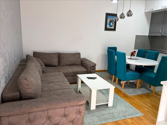 Dvosoban nov stan sa garažom 44m2-Temerinska