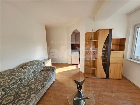 Izdaje se jednosoban stan u centru Loznice – 43m²