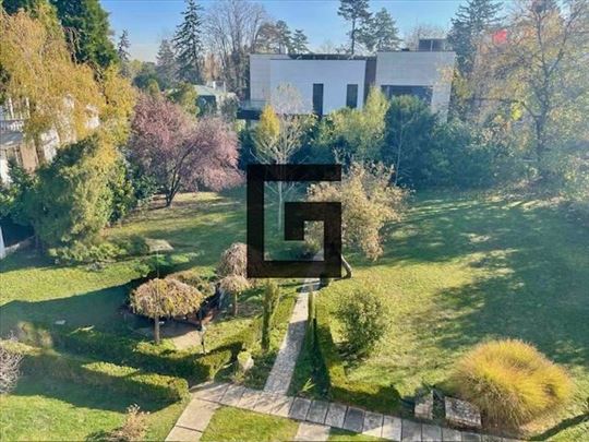 Izdaje se kuća na Dedinju–260 m² ID#2554