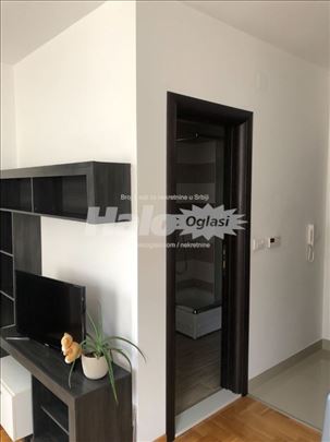 Jednosoban namešten stan 1,9 kmod Vukovog spomenik