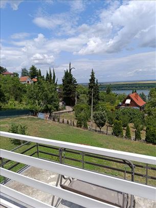 Kuća u Grockoj na 20 ari sa pogledom na Dunav
