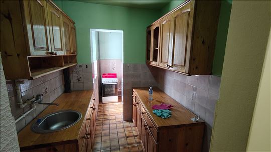 Kuhinja puno drvo
