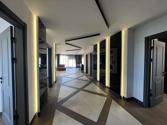 Luksuzan 5.0 Penthouse+140m2 terasa-Bez Provizije 