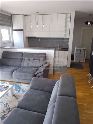 LUX opremljena novogradnja u Zemunu! Pola depozita
