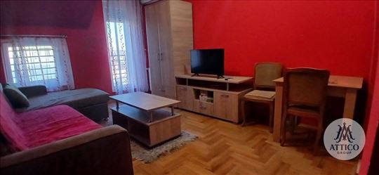 Nameštena garsonjera sa pogledom na Frušku goru –