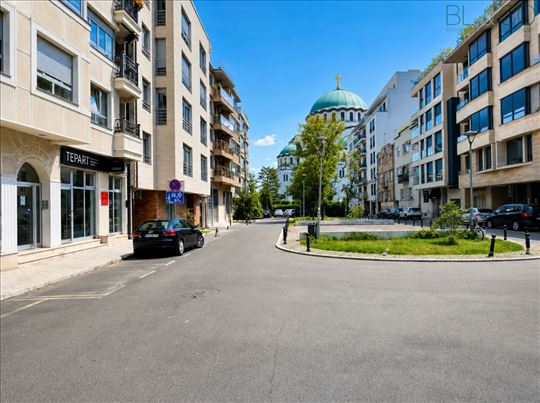 Penthouse Mome Kapora, pogled na Hram