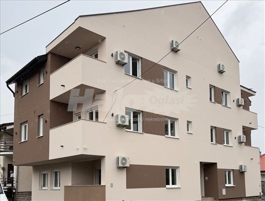 Prodajem lux stan u Batajnici