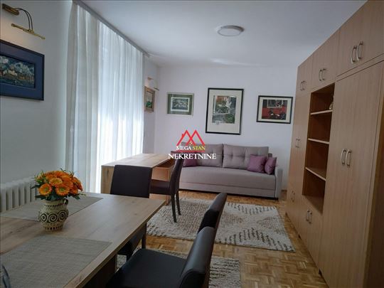 Trosoban stan - 60m2 - Stari Grad 
