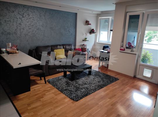 Dvosoban namešten stan, 42m2, Grbavica