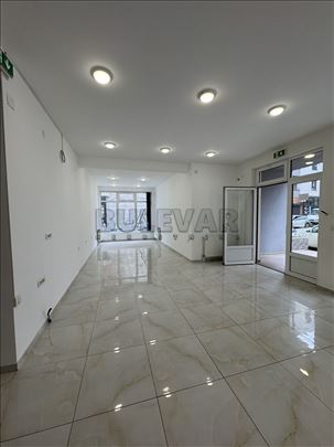 Izdaje se lokal na ulazu u naselje Čalije, 60m2
