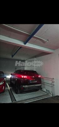Izdajem garažno mesto + ostava 4kv