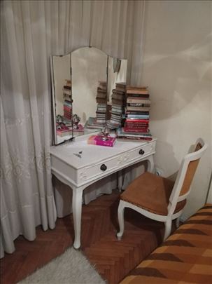 Komoda sa ogledalom i stolicom
