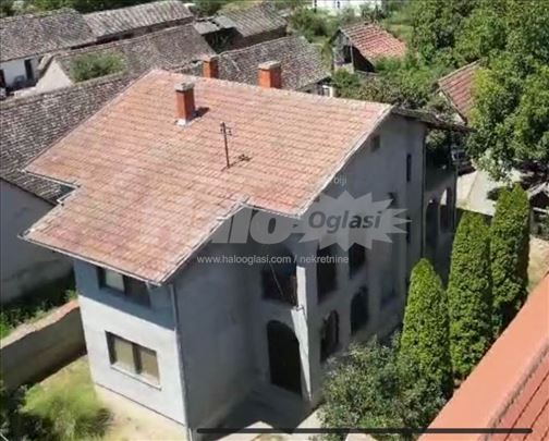 Morović, kuća pored reke
