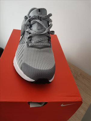 Nike defy running