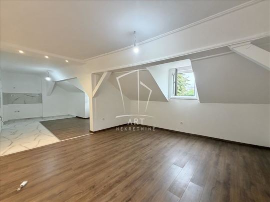 Stan 2.5, kod Mašinskog fakulteta, mereno 78m2 ID#