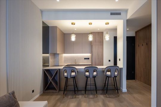 Stari Grad, Cara Uroša, 2.0, Smart House