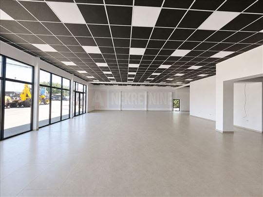 TOP lokacija - Lokal - 700m² - Surčin, Vojvođanska