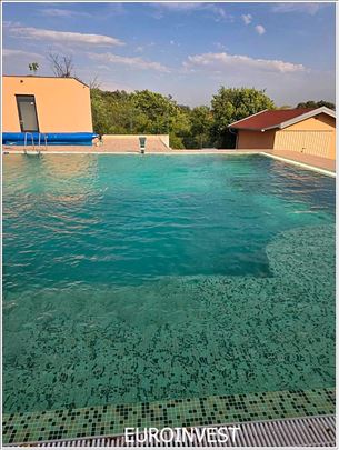 Uknjižena 72m2 (157m2), garaža, bazen