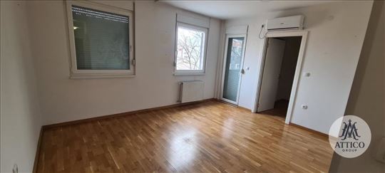 Dvosoban stan na Petrovaradinu – moguć zakup sa il