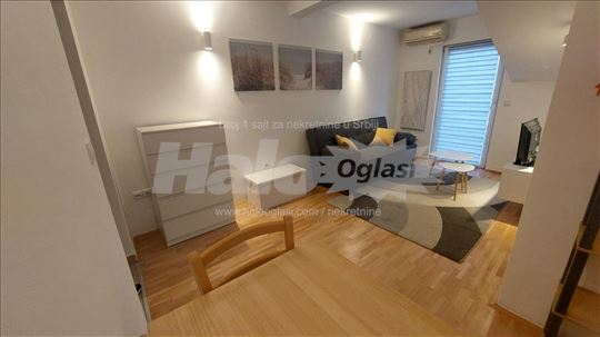 Izdajem 1.5 stan sa terasom Juzni bulevar ,Vračar