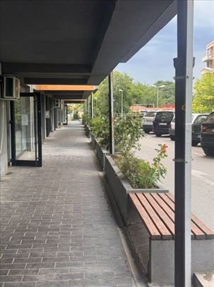 Lokal 29m2, PR, izlog, Dunavske terase, Karaburma