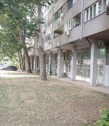 Novi Beograd - lokal+ stambeni prostor-106(150)m2