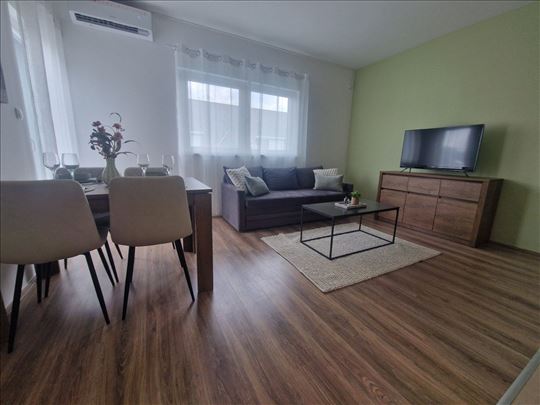 Odličan jednoiposoban stan na Adicama