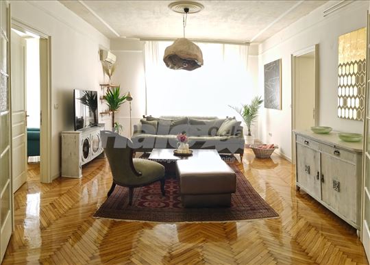 Prostran i svetao stan na Vračaru - 140 m²