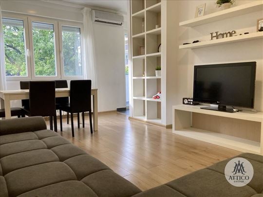 Renoviran trosoban stan u Starom gradu – idealan z