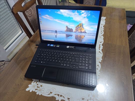 Sony Vaio,core i3,500 gb,8 gb rama,17.3,GPU 1 GB