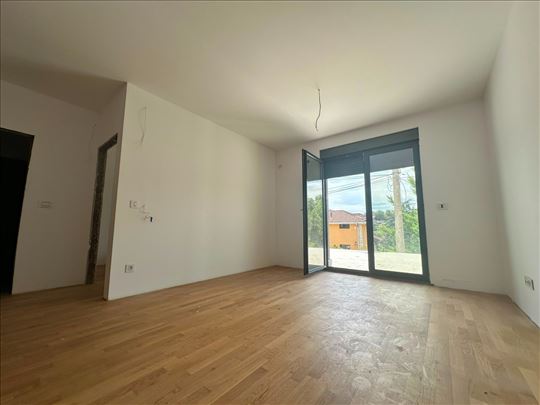 Uknjižen, novogradnja, terasa 29m2