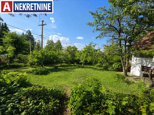 Zemljište sa vikendicom - Grocka