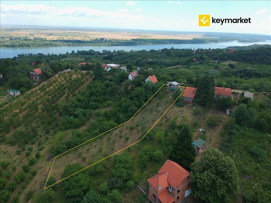 Građevinski plac 18 ari sa pogledom na Dunav