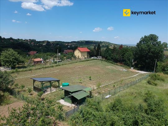 Građevinski plac od 23 ari, uređen, ravan