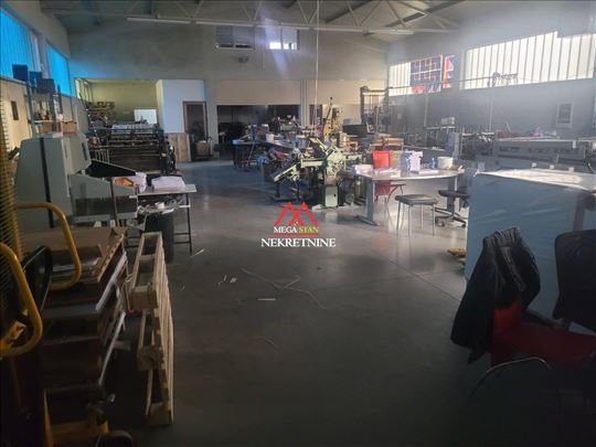 Hala sa kancelarijom - 450m2 - Veternik