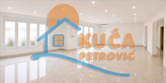 Izdaje se poslovni prostor u strogom centru grada,