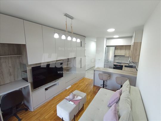 Lux stan u zgradi Green Residence, pogled na park