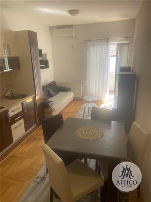 Moderno namešten jednoiposoban stan u centru – pre