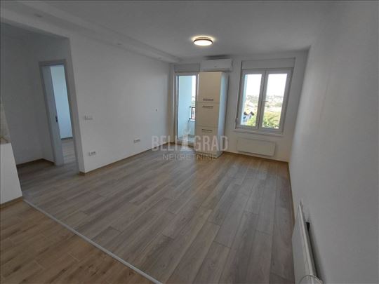 Nov moderan stan / office 41m² –privatan parking –