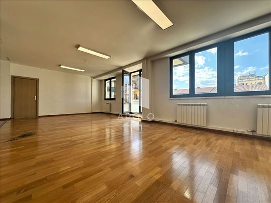 Poslovni prostor, Stari grad, 6 garažnih mesta