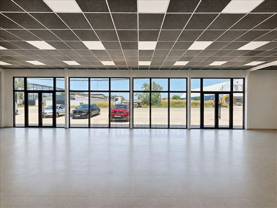 Top lokacija - Lokal - 700m² - Surčin, Vojvođanska