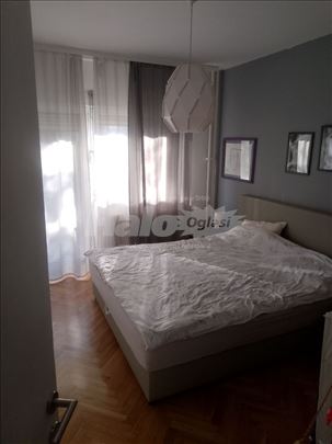 Trosoban stan, Vračar